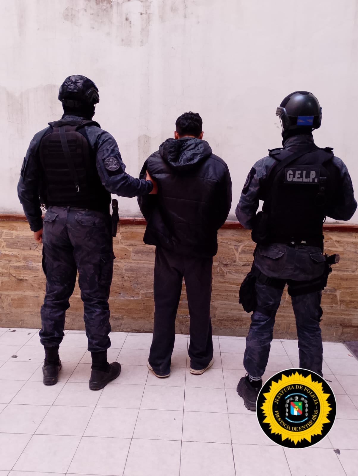 Allanamientos por una causa de hurto: secuestran cartuchos, marihuana y recuperan una bicicleta robada
